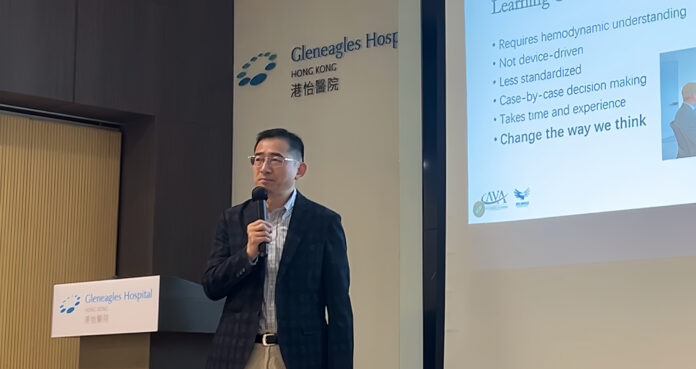 Dr. Qiang Zhang delivering a speech at a Lunch Talk in Gleneagles Hospital Hong Kong.