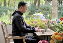 What “New Technologies” Don’t Tell You About Varicose Vein Treatment Dr. Zhang Qiang on vacation in his hometown